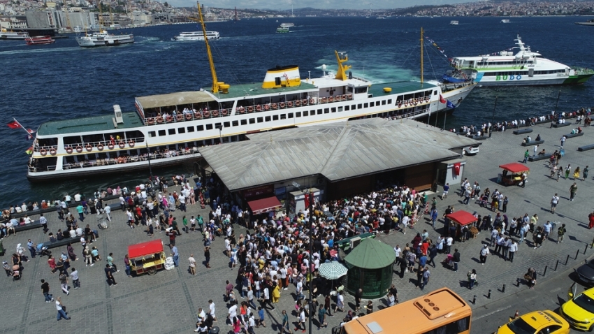 İstanbullular Adalar İskelesi’ne akın etti