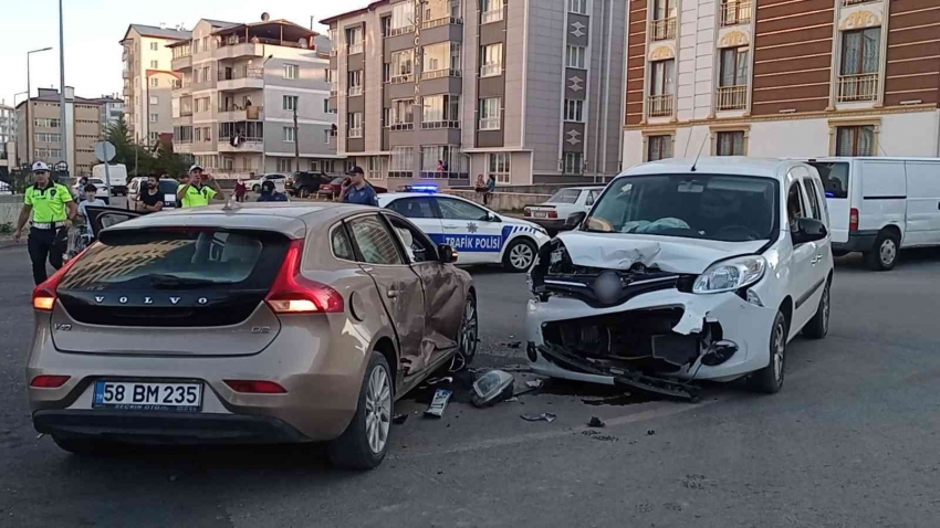 Otomobiller çarpıştı: 3’ü çocuk 6 yaralı