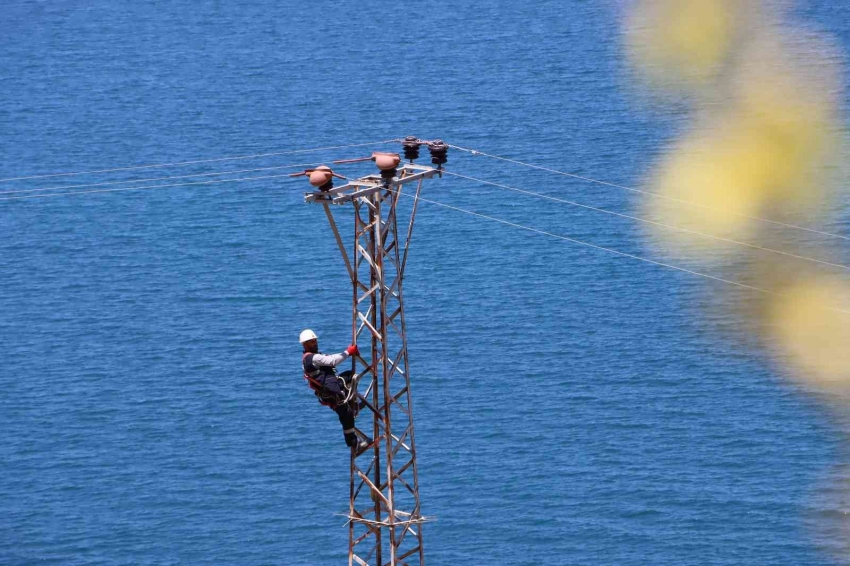 Kesintisiz enerji için kavurucu sıcaklarda zorlu bayram mesaisi