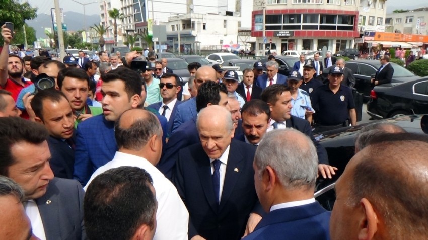 Bahçeli memleketinde sloganlarla karşılandı