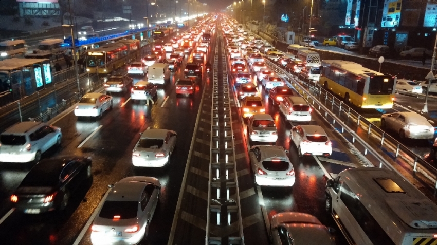 İstanbul trafik çilesinde dünya üçüncüsü