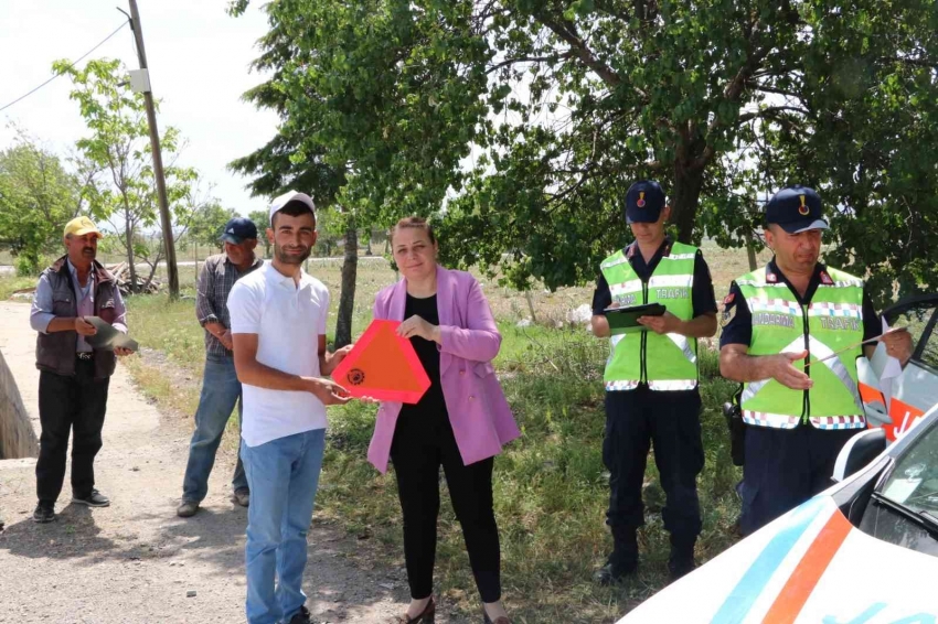 Reflektör takma çalışması devam ediyor