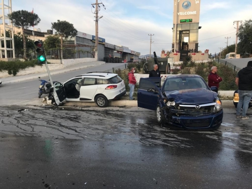 Kuşadası’nda trafik kazası: 2 yaralı