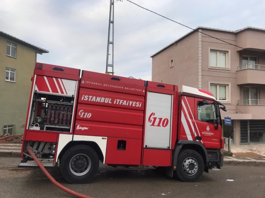 Çengelköy’de tek katlı evde korkutan yangın