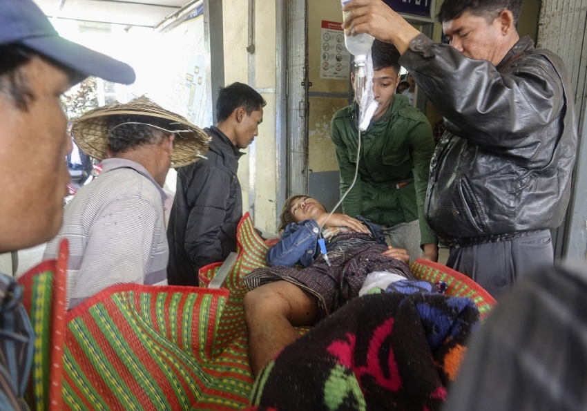 Myanmar'da polis protestoculara ateş açtı: 7 ölü, 12 yaralı