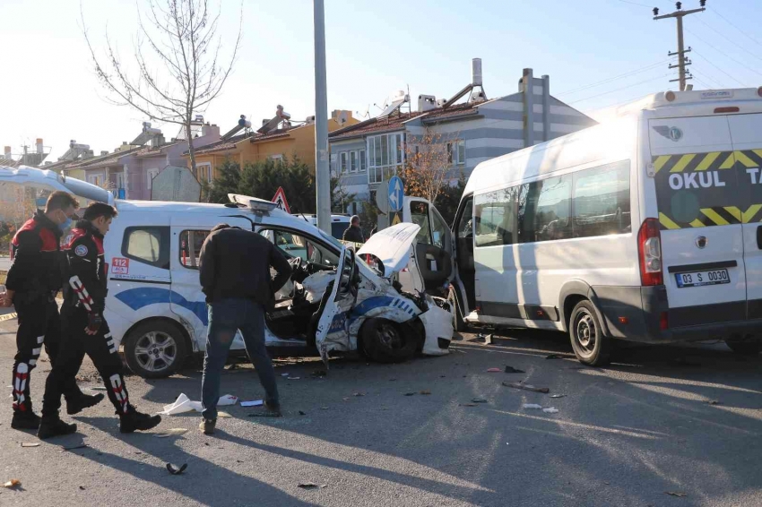 Servis ile polis aracının çarpıştığı kazada yaralıların kimlikleri belli oldu