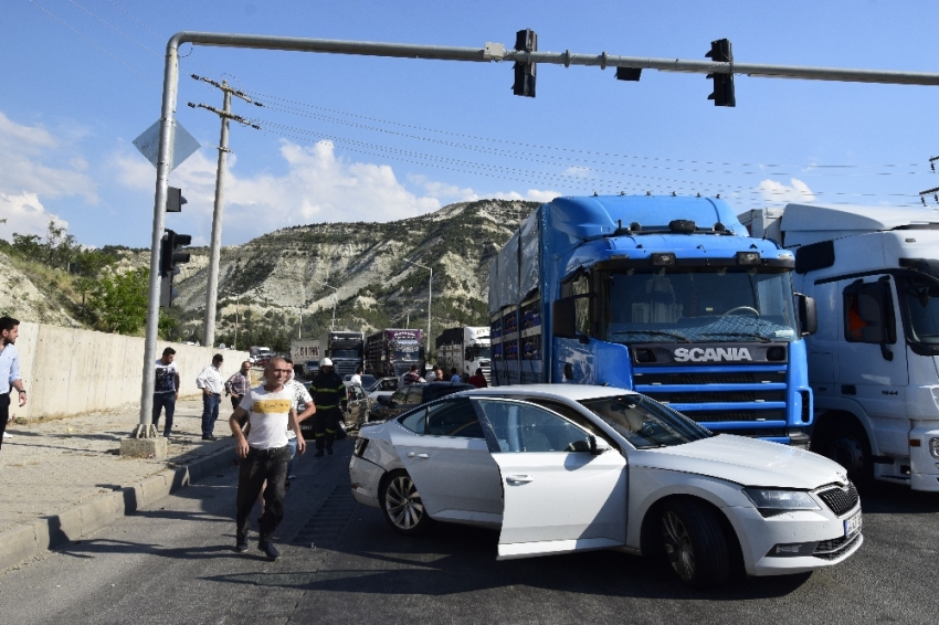 Burdur’ da zincirleme trafik kazası: 5 yaralı