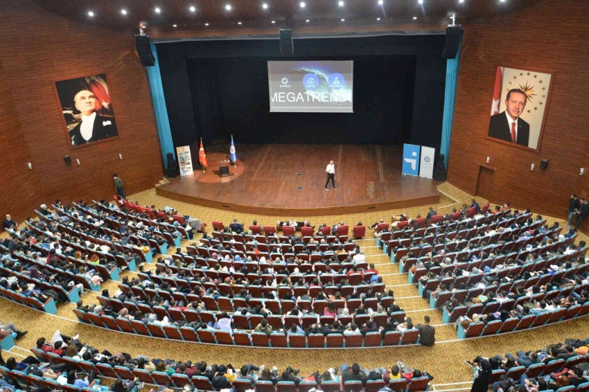 40 ayrı şirket temsilcisi, Uşak Üniversitesi’nde bir araya geldi