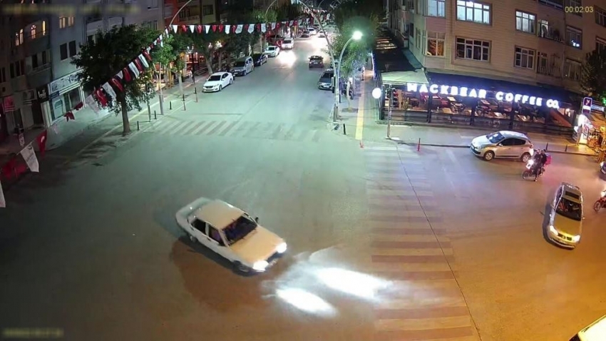 Cadde ortasında drift yapıp tehlike saçtı, ceza kesildi