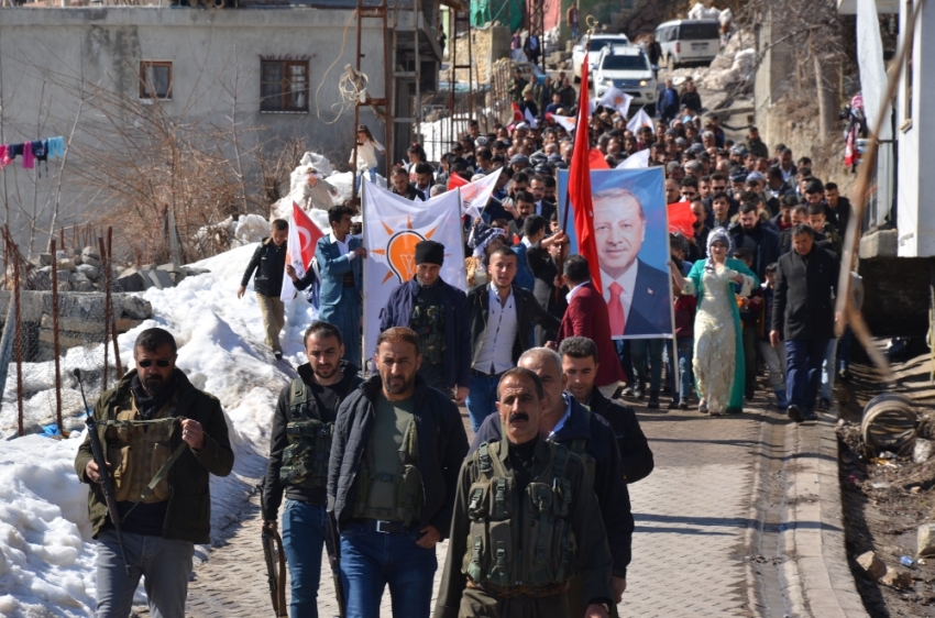 Aşiretlerden PKK ve HDP karşıtı yürüyüş