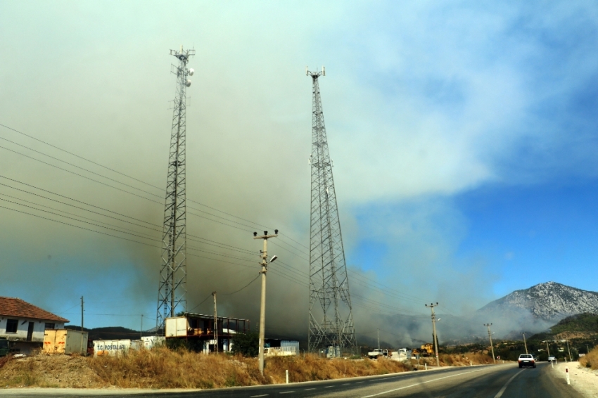 Antalya’daki söndürme çalışmaları devam ediyor