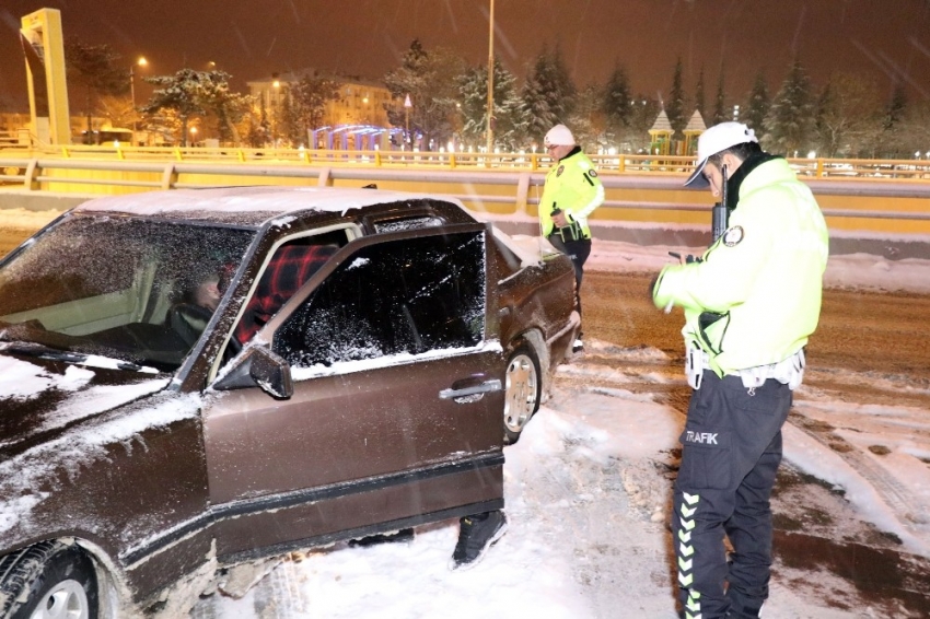 Karlı yolda drift atan alkollü stajyer sürücü: “Hava karlı, kar lastiğim yok”