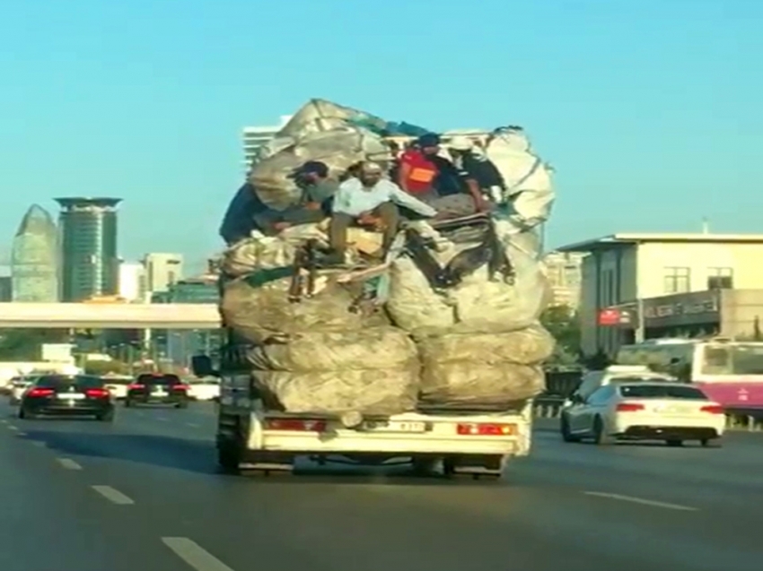 Kamyon kasasındaki tehlikeli yolculuk kamerada