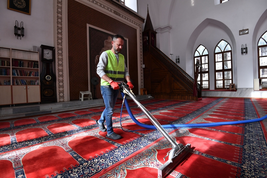 Osmangazi’nin camilerinde Ramazan temizliği