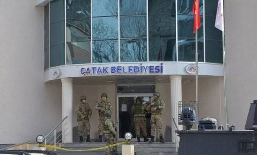 Çatak Belediye Başkanı gözaltına alındı