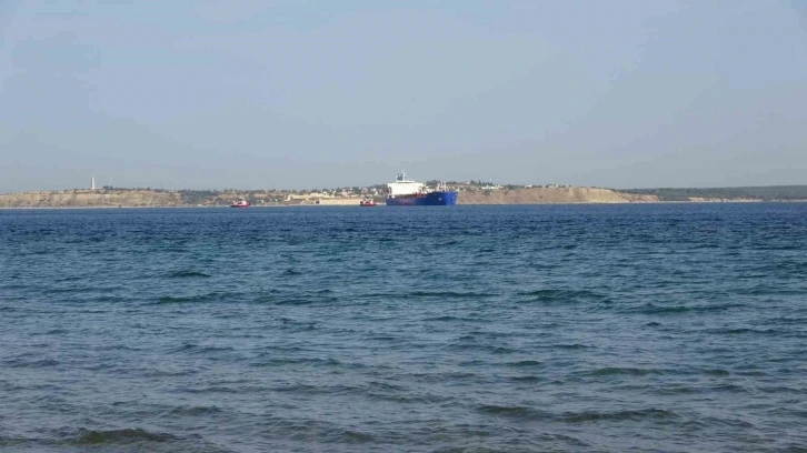 Çanakkale Boğazı’nda makine arızası giderilen tanker Bozcaada demir sahasına götürüldü
