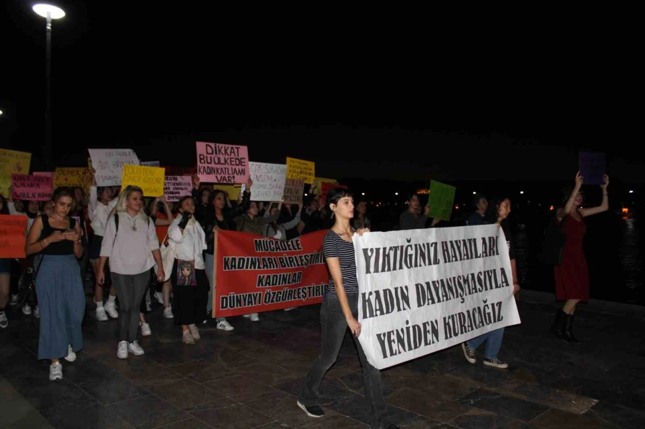 Çanakkale’de kadın cinayetleri protesto edildi
