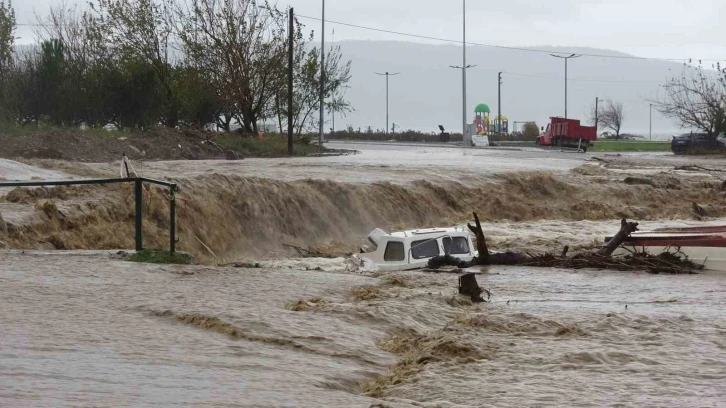 Çanakkale’de Kepez çayı taştı
