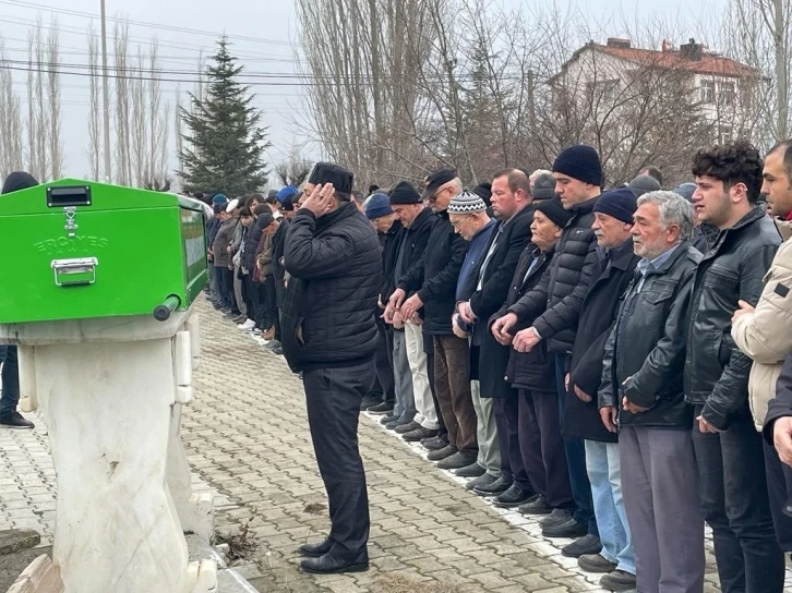 Canice katledilen talihsiz kadın son yolculuğuna uğurlandı
