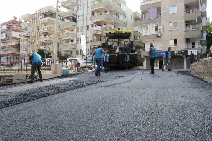 Canpolat sıcak asfalt çalışmalarını inceledi
