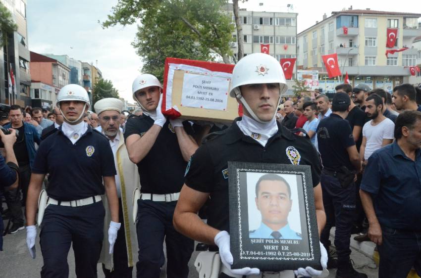 Kocaelili şehit polis toprağa verildi