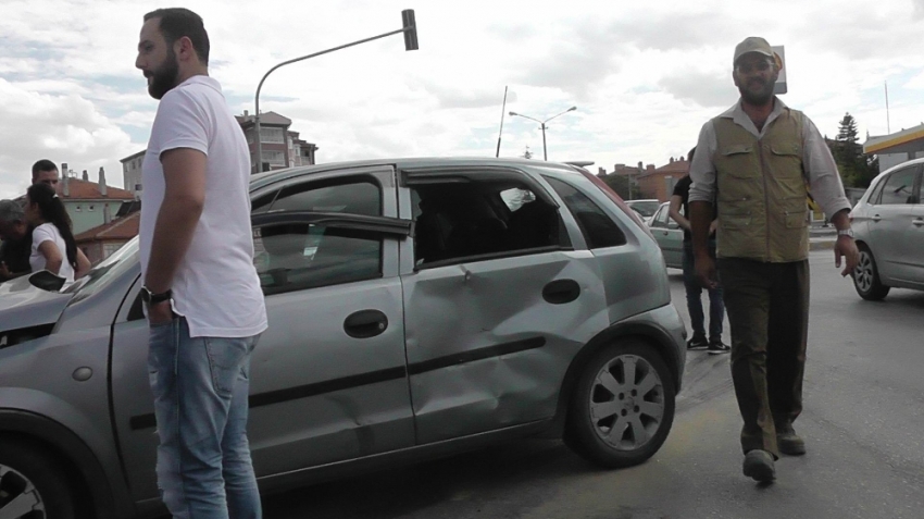 Otomobiller birbirine girdi: 5’i çocuk 9 yaralı