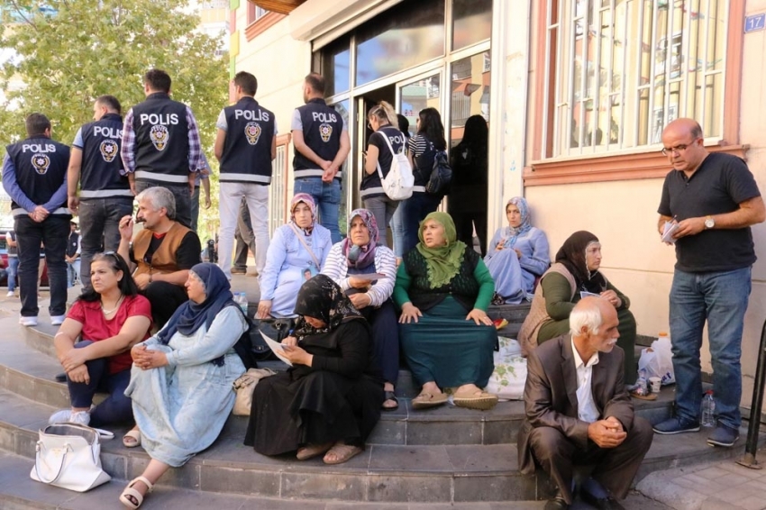 HDP’lilerin çocuğu kaçırılan aileler için yaptığı açıklamaya tepki