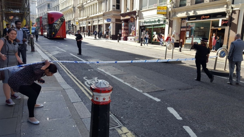 Londra’da şüpheli paket alarmı