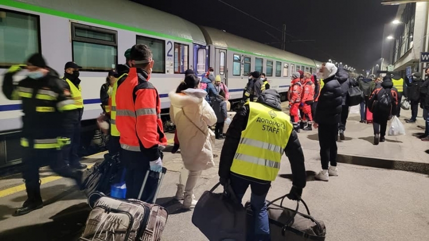 Ukrayna’daki kanser hastası çocuklar ameliyathaneli trenle Polonya’ya geldi