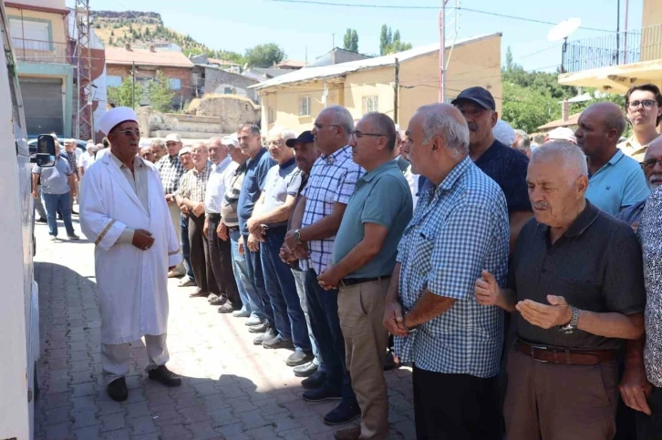 Cenazesi 13 gün sonra bulunan tıp fakültesi öğrencisi toprağa verildi
