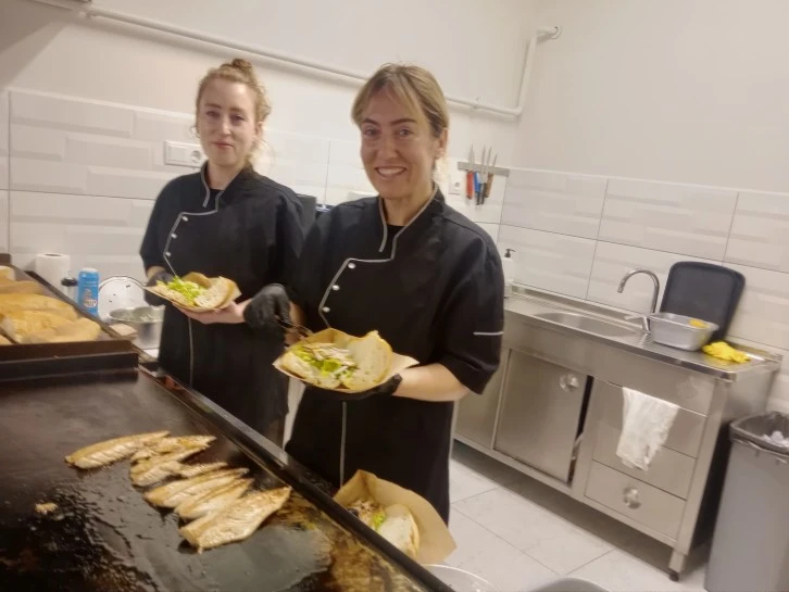 Çevre illerden Mudanya Güzelyalı'ya  gelip balık ekmek yiyorlar