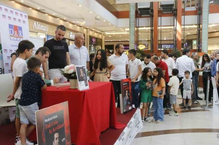 Ceylan Karavil AVM’de imza günü
