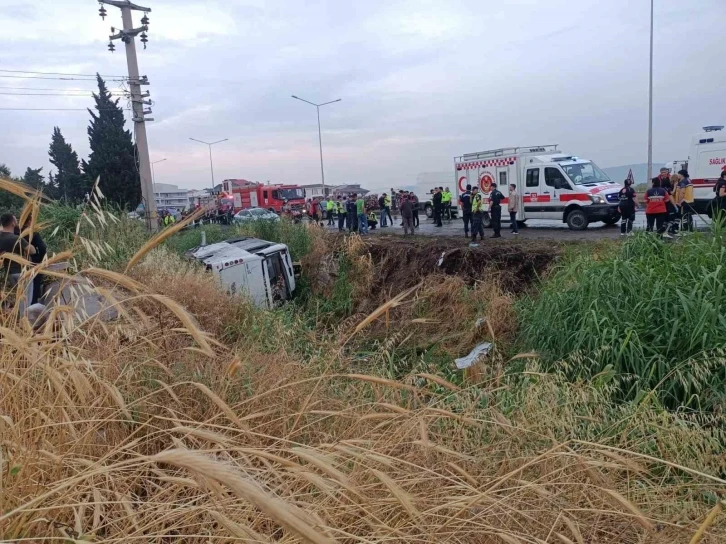 Cezaevi nakil aracı şarampole devrildi: 10 yaralı
