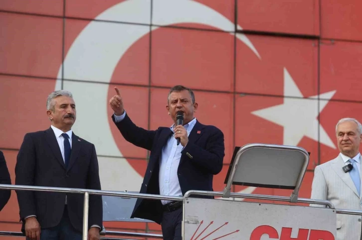 CHP Genel Başkanı Özel: “Mazeret üretmeye gelmedik, icap ederse hepimiz çıkarız çöpleri toplarız”