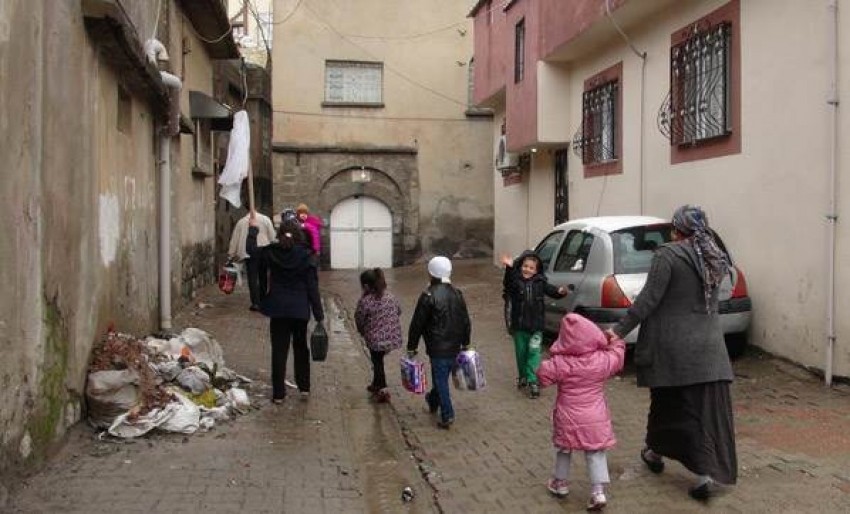 Cizre’den halkın beyaz bayrak açıp kaçışı sürüyor