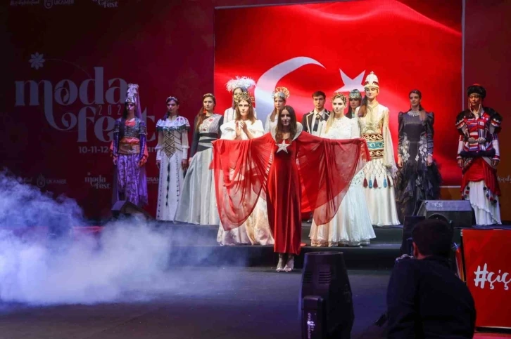 Çiçek gibi festival ModaFest Finali renkli görüntülerle sona erdi
