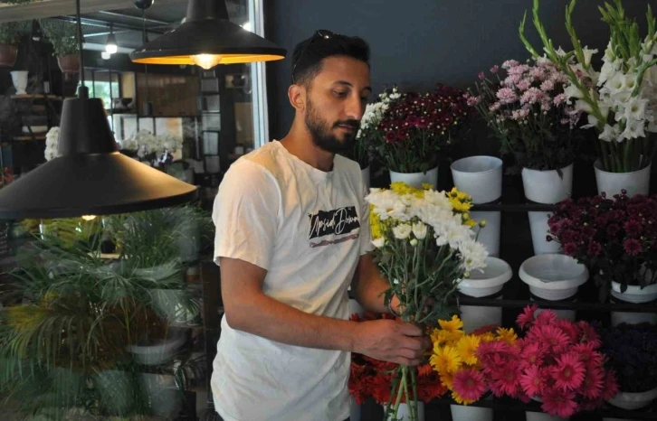 Çiçekçilerden bitkilerin yazlık bakım konusunda önemli uyarı
