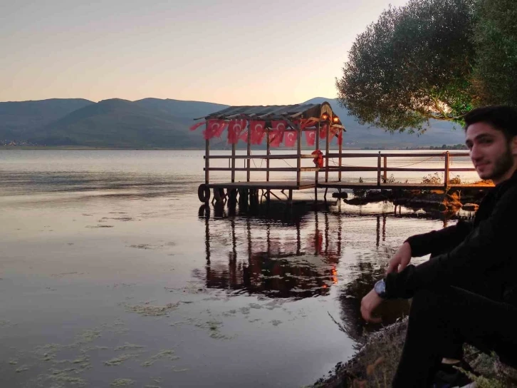 Çıldır Gölü’nde mest eden gün batımı manzarası
