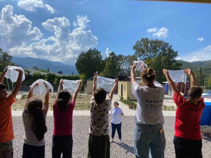 Çimko’dan depremden etkilenen çocuklara eğitim desteği
