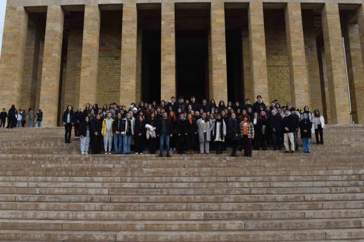 Çınar Akademi öğrencileri Anıtkabir’i ziyaret etti
