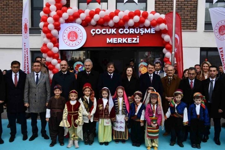 Çocuk görüşme merkezi 1 yaşında
