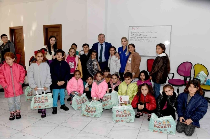 Çocukların karne hediyesi Başkan Akay’dan
