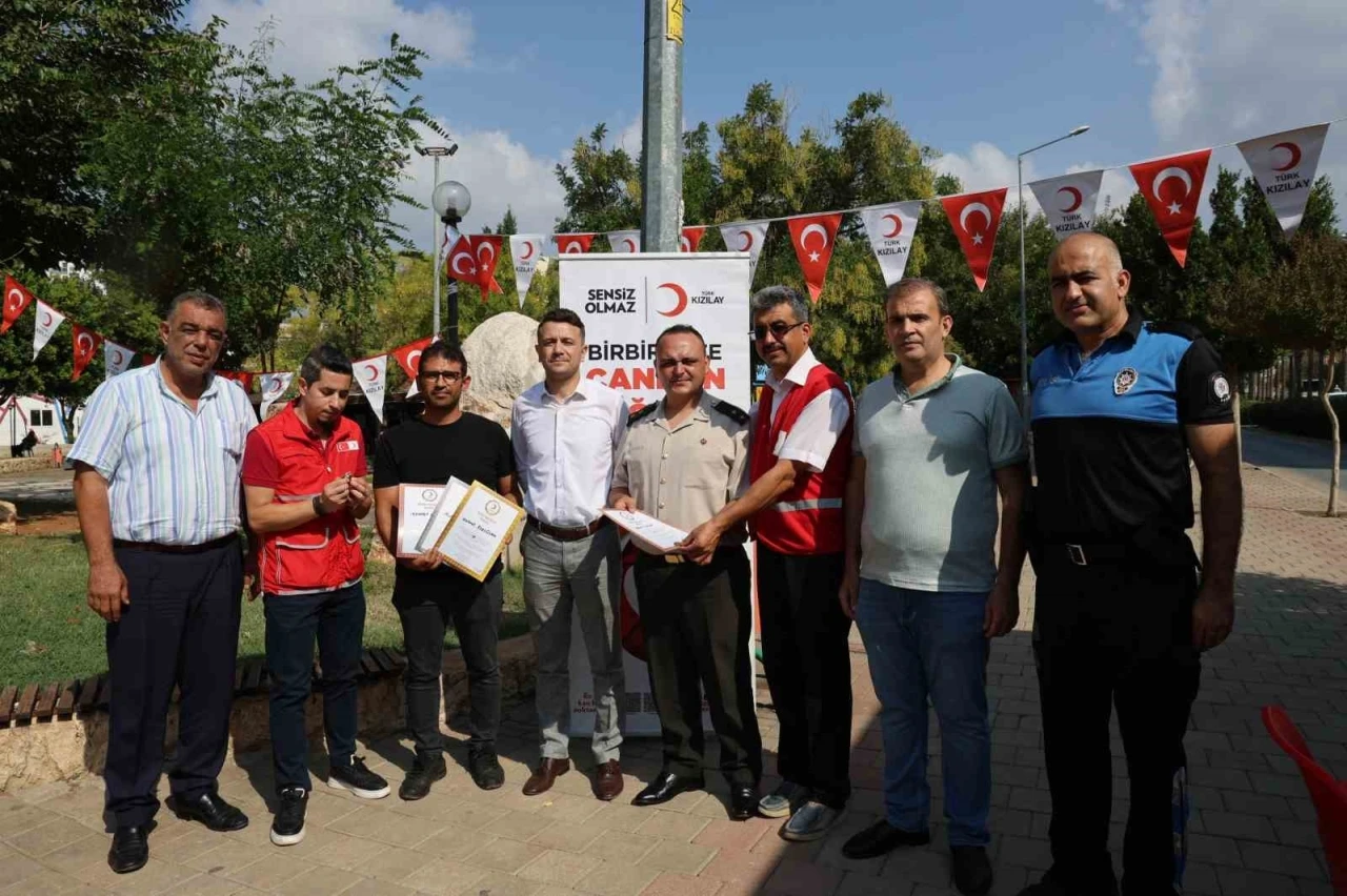 Çok kan veren polis ve askere madalya
