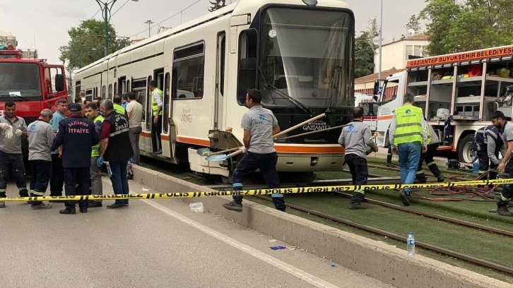 Çöp atmaya giden genç tramvayın altında kaldı
