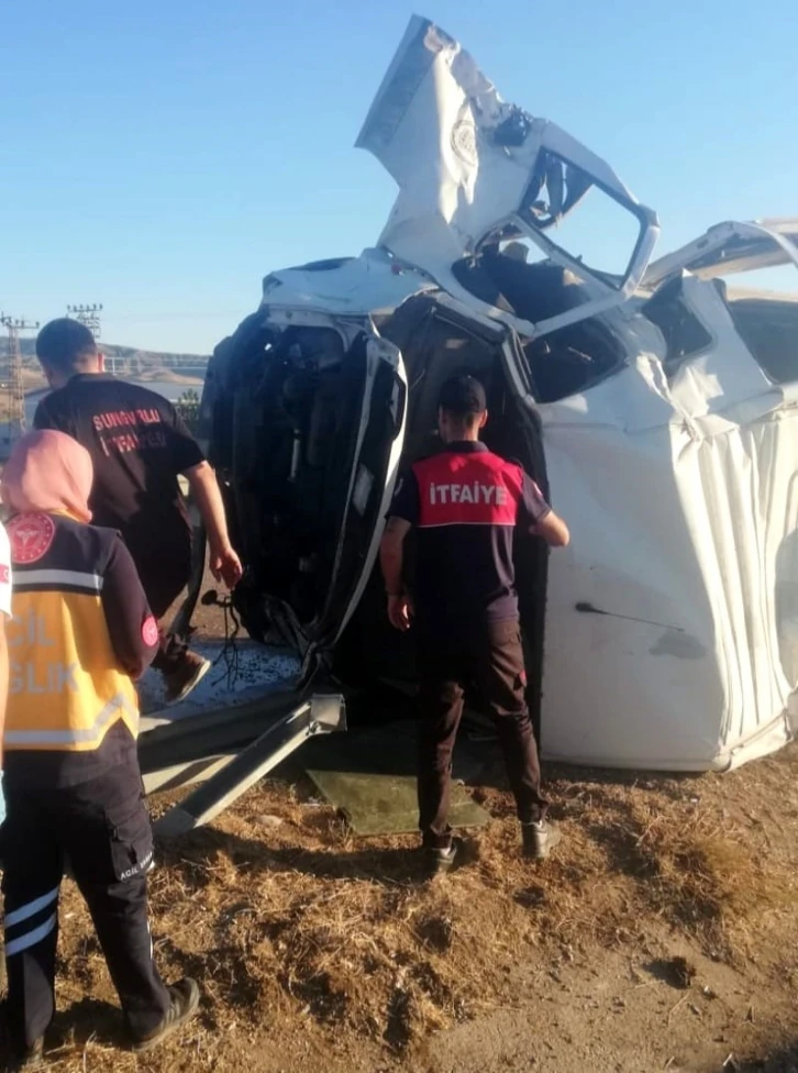 Çorum’da minibüs devrildi: 3 yaralı