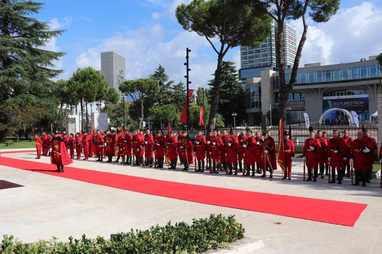 Cumhurbaşkanı Erdoğan, Arnavutluk’ta resmi törenle karşılandı