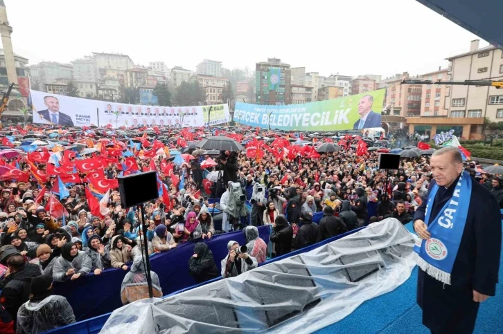 Cumhurbaşkanı Erdoğan: “Bölücü örgütün uzantıları ile ‘DEM’lenenlere esaslı bir ders vermeye hazır mıyız?”
