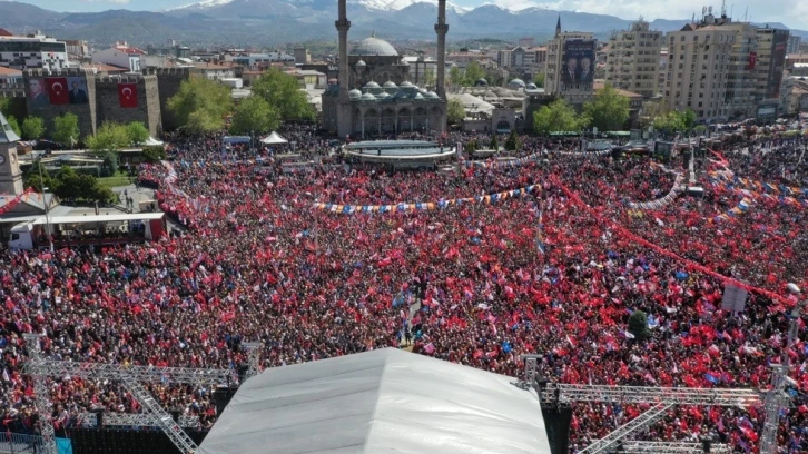 Cumhurbaşkanı Erdoğan’ın "Rekor kırdı" dediği Kayseri mitinginde tarihi kalabalık havadan görüntülendi
