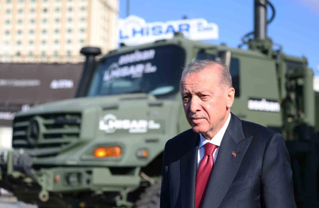 Cumhurbaşkanı Erdoğan, SAHA EXPO fuarında stantları ziyaret etti
