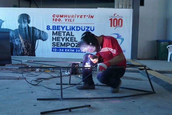 Cumhuriyet’in 100’üncü yılı etkinlikleri Heykel Sempozyumu ile başladı
